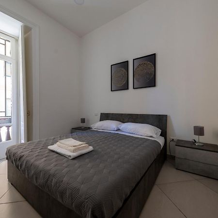 Casa Vacanze Nemesi Tyche Salerno Dış mekan fotoğraf