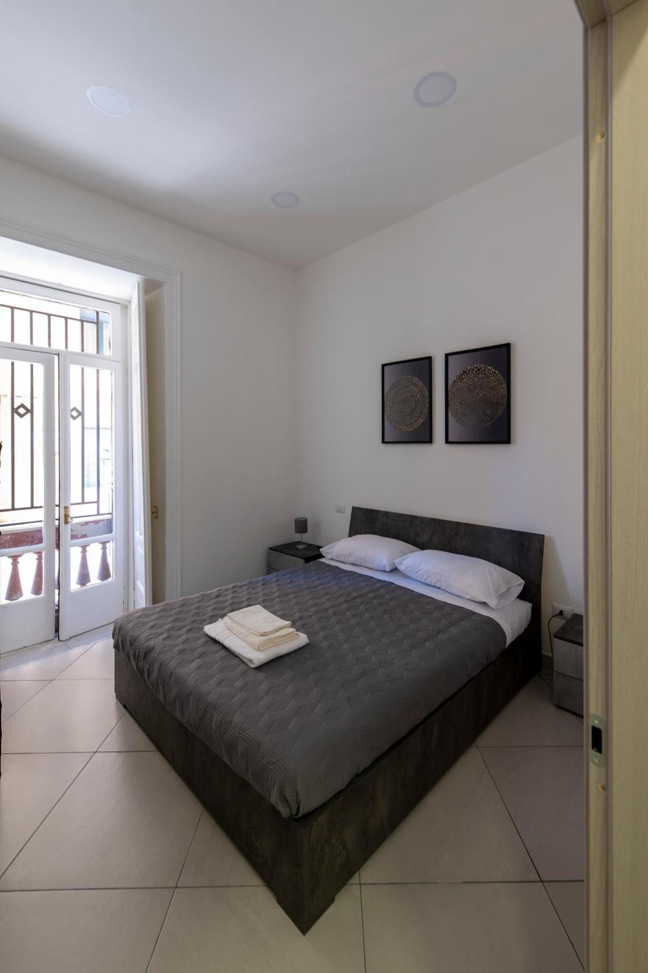 Casa Vacanze Nemesi Tyche Salerno Dış mekan fotoğraf